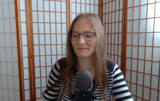 Manuela Ito-Loidl von japanischlernen.at erzählt dir, was das japanischen Fresspaket von dem Gewinnspiel beinhaltet.