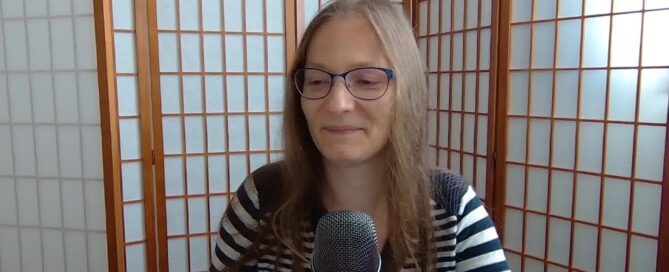 Manuela Ito-Loidl von japanischlernen.at erzählt dir, was das japanischen Fresspaket von dem Gewinnspiel beinhaltet.