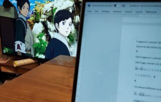 Japanische Bücher schreiben und nebenbei Animes auf Japanisch ansehen.