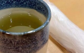 Grüner Tee gehört einfach zu der japanischen Küche dazu.