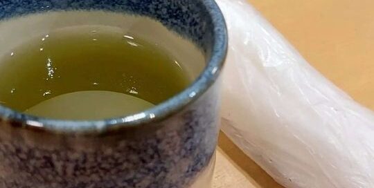 Grüner Tee gehört einfach zu der japanischen Küche dazu.