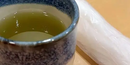 Grüner Tee gehört einfach zu der japanischen Küche dazu.