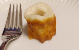 Die japanische Küche liebt Fisch und somit gibt es auch Fischpastete in Form einer Röhre.