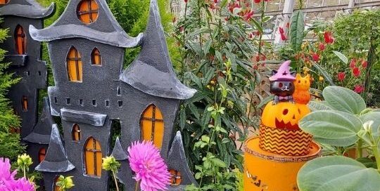 Kürbisse, Geister und Hexen findet man auch als japanische Halloween-Deko in Japan.