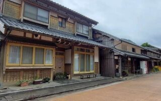 In manchen japanischen Dörfern findet man auch noch alte japanische Herbergen, die an andere Zeiten erinnern.