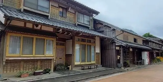 In manchen japanischen Dörfern findet man auch noch alte japanische Herbergen, die an andere Zeiten erinnern.