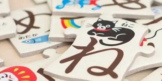 Mit einem Puzzle, welches süße japanische Zeichen, auch Hiragana genannt, auf sich trägt, lernt es sich gleich einfacher.