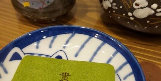 Auch in Japan gibt es Katzenzungen, welche jedoch mit Matcha-Geschmack ist.