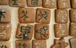 Auch beim Lebkuchen backen kann man sein Japanisch einsetzen - zum Beispiel als Kanji Verzierungen.