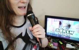 Manuela Ito-Loidl von japanischlernen.at holt sich gerne ein Stück Japan mit Karaoke nach Hause.