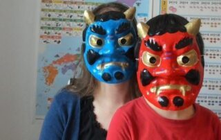 Hier kommen die Onis von Manuela Ito-Loidl und ihrem Sohn bezüglich dem japanischen Feiertag Setsubun.