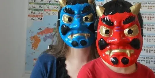 Hier kommen die Onis von Manuela Ito-Loidl und ihrem Sohn bezüglich dem japanischen Feiertag Setsubun.