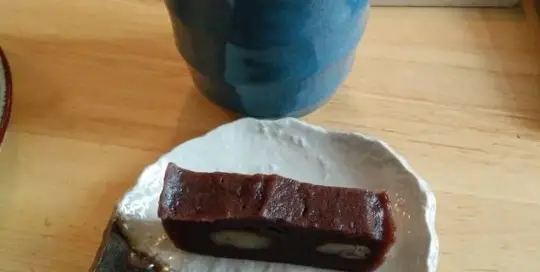 Japanischer Tee mit Kuchen ist einfach ein Muss.