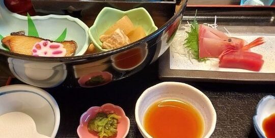 Das traditionelle japanische Essen in Japan ist meist ein Höhepunkt der japanischen Küche.