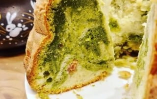 Matcha-Kirschblüten Gugelhupf nach Kreation von Manuela Ito-Loidl von japanischlernen.at.