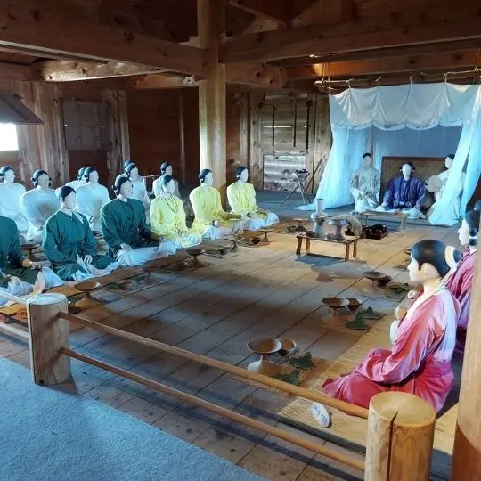 Auch den japanischen König kann man in den Hütten des japanischen Parks Yoshinogari betreten.