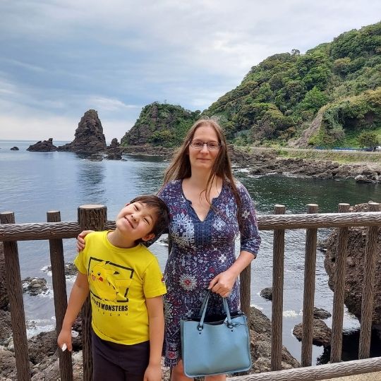Die Familie von Manuela Ito-Loidl und sie erkunden Echizen, einen Teil der japanischen Stadt Fukui.