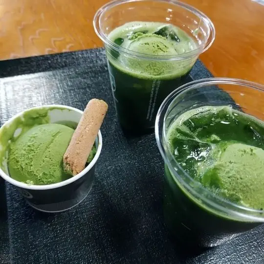 Matcha Eis bei dem Matcha-Event in dem japanischen Tempel.