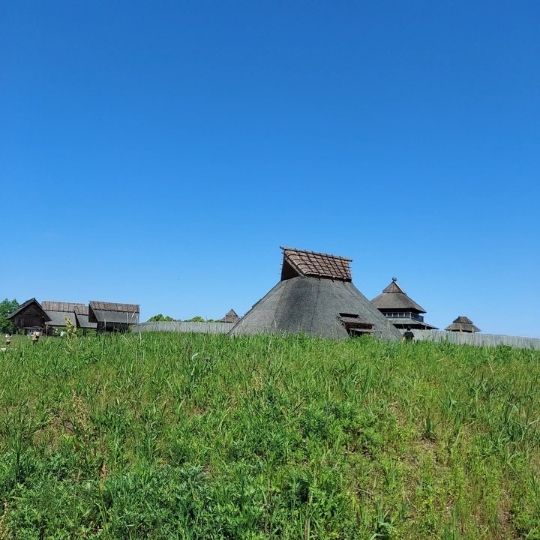 Im Park Yoshinogari wurden alte Hütten wieder aufgebaut um ein altes japanisches Dorf nachzustellen.