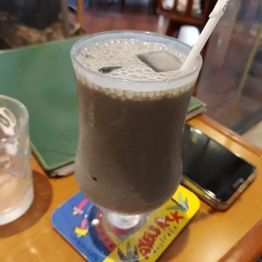 Gestern waren wir in einem Obstladen in der Innenstadt von Fukui, der auch ein Café dabei hat.