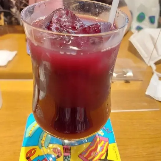 Gestern waren wir in einem Obstladen in der Innenstadt von Fukui, der auch ein Café dabei hat.