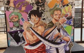 Auf einer Ausstellung in Fukui durften Manuela Ito-Loidl und ihre Familie unter anderem Bilder von Jujutsu Kaisen und One Piece bewundern.