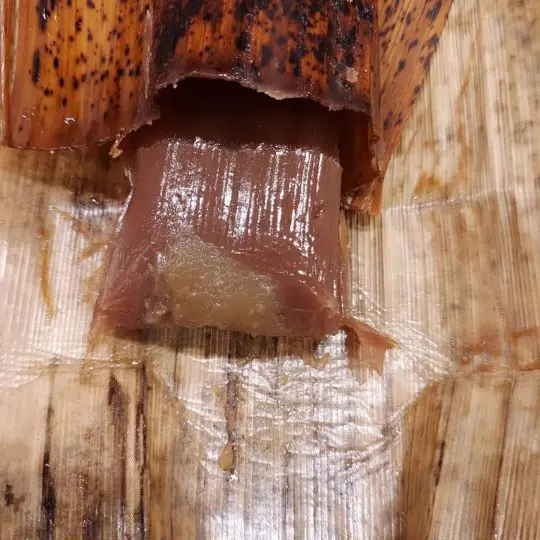Gedämpfte(蒸しmushi) rote Bohnenpaste mit Maroni(栗kuri), perfekt für die aktuelle Jahreszeit