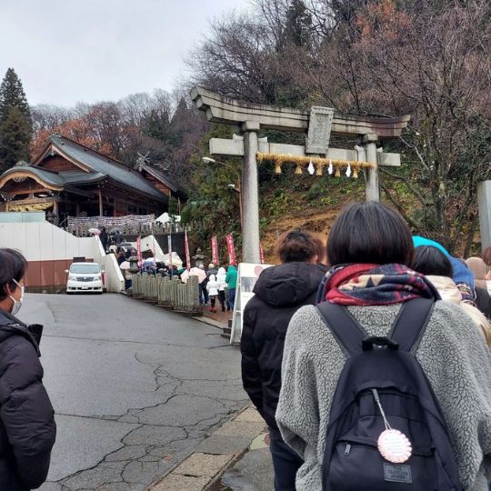 Schrein- oder Tempelbesuche gehören in Japan zum Neujahr dazu. Man bittet und betet um ein erfolgreiches Jahr oder um die Erfüllung eines Wunsches.