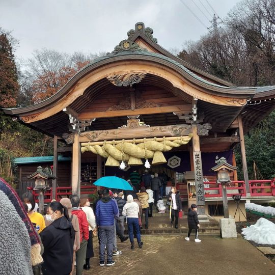 Schrein- oder Tempelbesuche gehören in Japan zum Neujahr dazu. Man bittet und betet um ein erfolgreiches Jahr oder um die Erfüllung eines Wunsches.