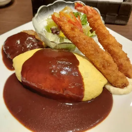 Immer wieder total japanisch: Omuraisu - und ein total leckeres japanisches Essen.
