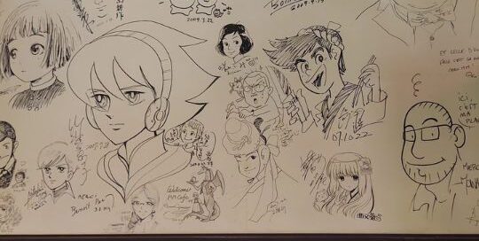 Ich war heute im internationalen Mangamuseum in Kyoto. Leider darf man innen nicht fotografieren, aber im Café nebenan haben sich viele Künstler verewigt - und da darf man fotografieren.