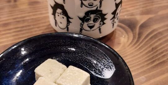 An Valentin bekommen ja die Männer Geschenke (meist Schokolade) und bei uns in Fukui im Departmentstore デパート (depaato) läuft grad Schoki-Sonderverkauf mit zig verschiedenen Anbietern.