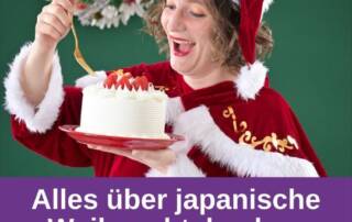 Die meisten Leute wissen, dass man in Japan zu Weihnachten Erdbeertorte isst. Dass es aber noch viele andere Kuchenvarianten gibt (sogar für Haustiere), wusste ich bis vor kurzem noch nicht. Deshalb habe ich für diese Folge von verschiedenen Läden Flyer für Kurisumasukeeki クリスマスケーキ mitgebracht!