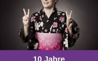 Japanischlernen.at ist 10 Jahre alt! In dieser (69. XD) Folge erzähle ich dir, wie japanischlernen.at entstanden ist, von meinem eigenen Japanischlernweg (inkl. Tipps und hilfreicher Vokabeln) und was bei japanischlernen.at in den letzten 10 Jahren so alles passiert ist.