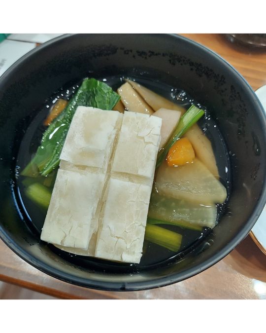 Es braucht sich keiner Sorgen um mich machen, ich lebe noch (nach dem Mochi in der Neujahrssuppe)