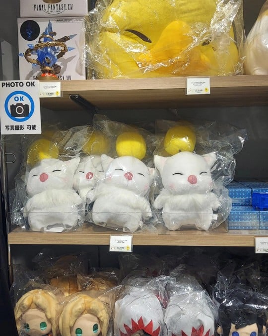 Aktuell mache ich Reisebegleitung in Tokyo. Heute waren wir unter anderem im PopupStore von Square Enix. Meine Kundin hat gut zugeschlagen.